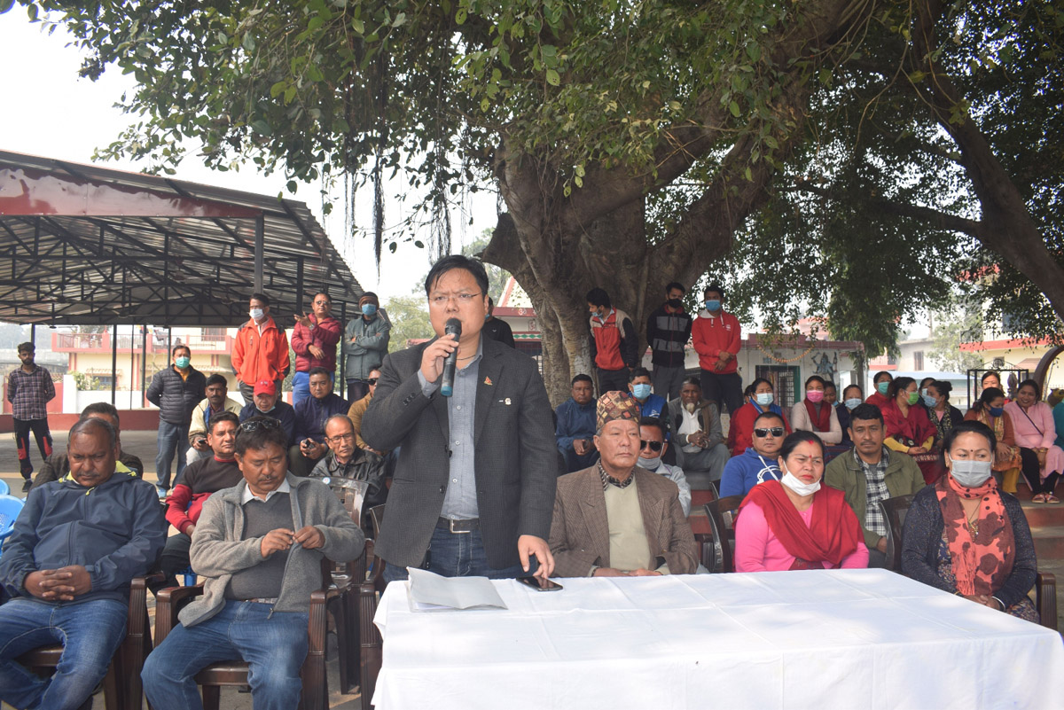 भेटेनरी अस्पताल सार्न चलखेल भएको भन्दै विरोधमा उत्रिए स्थानीय